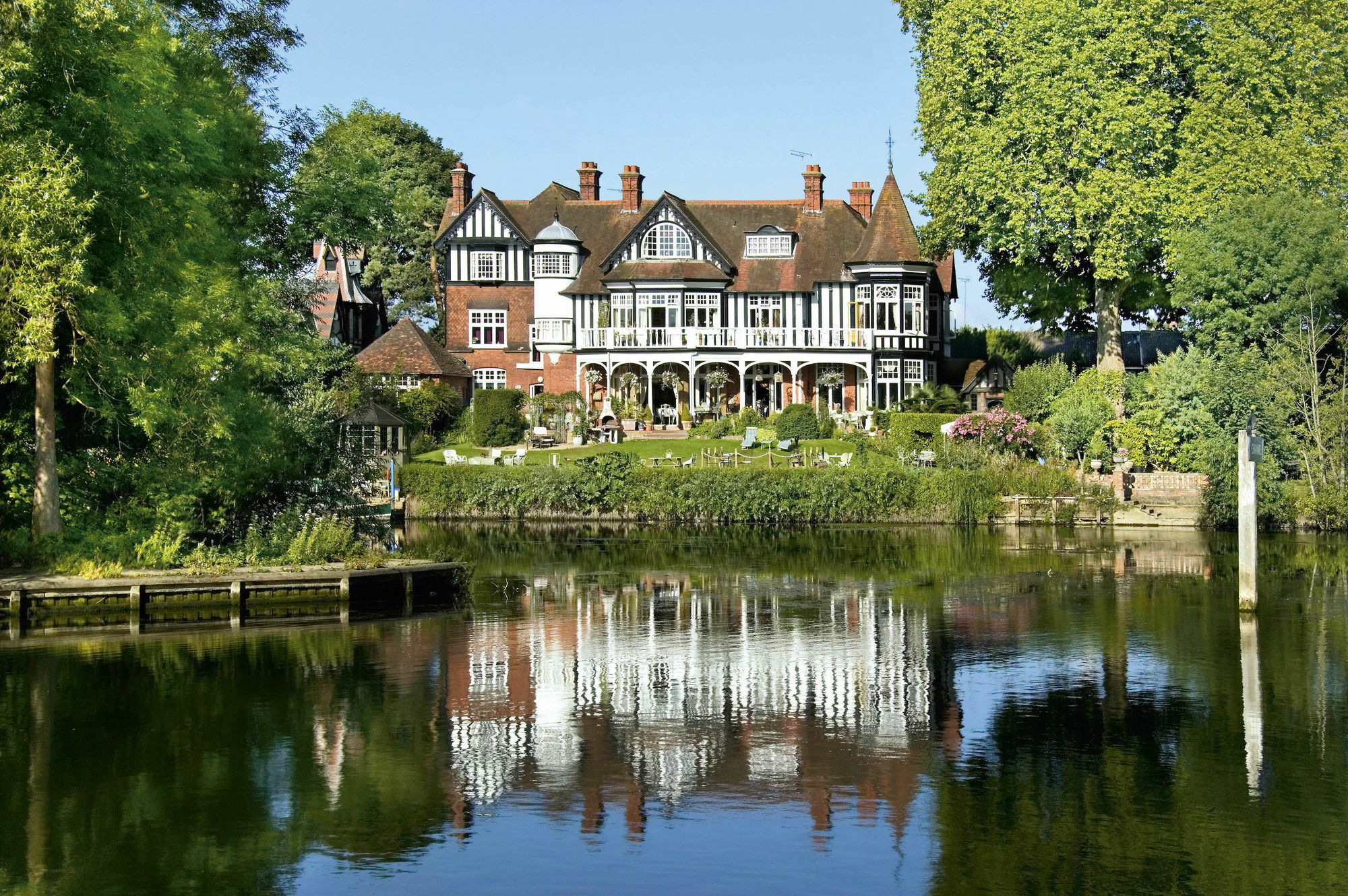 River Arts Club Bed & Breakfast Maidenhead Exterior photo